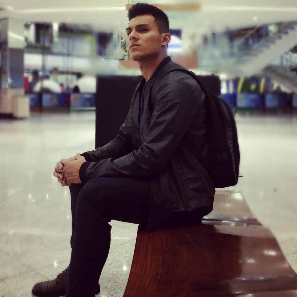 O Livro Trabalhe 4 horas por semana, estava dentro da mochila. O Livro Trabalhe 4 horas por semana, estava dentro da mochila.